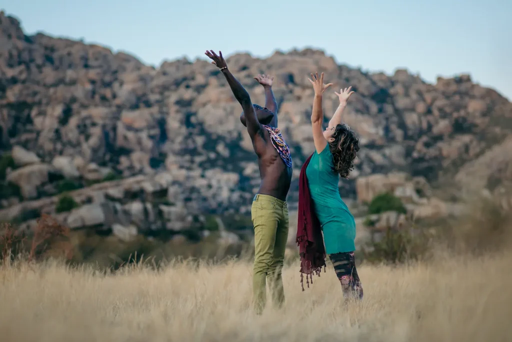 Fotografía de lifestyle de baile en naturaleza